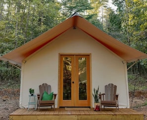 Terrace/patio - Field Trip Unit 4 XL Canvas Cabin Family & Dog-Friendly (Travelers Rest)