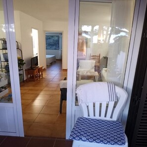 2 bedrooms, desk, iron/ironing board, WiFi