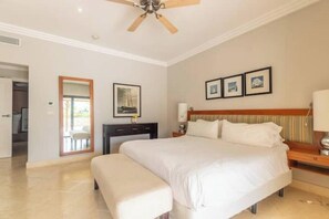 2 makuuhuonetta, työpöytä, ilmainen Wi-Fi, vuodevaatteet