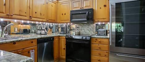 冷蔵庫、電子レンジ、オーブン、食器洗い機