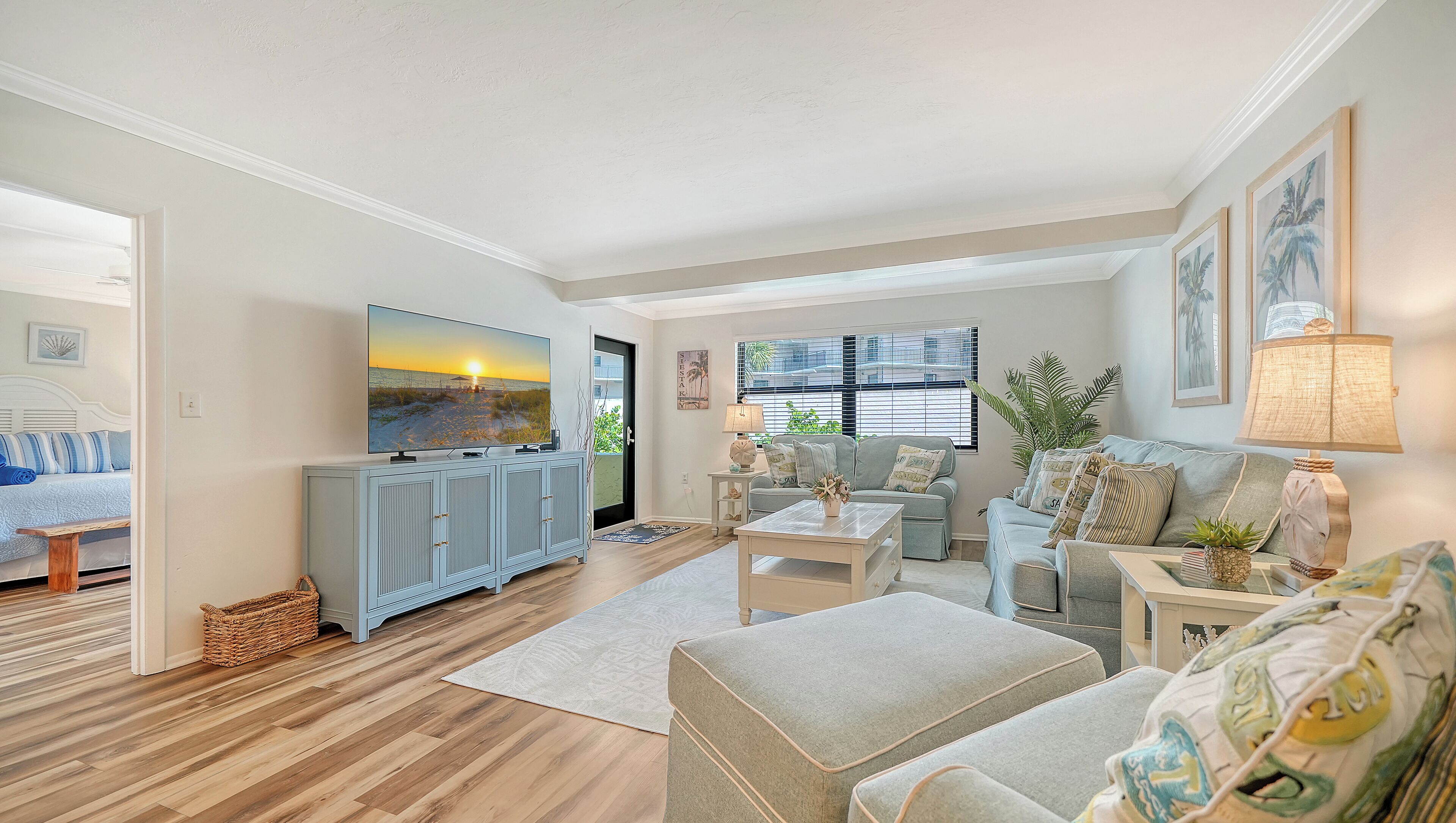 Smart TV, DVD player, books, offices