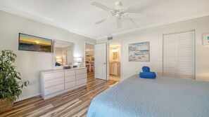 2 bedrooms, iron/ironing board, free WiFi, bed sheets - Paradise Awaits: Condo with an ocean view steps from Siesta Key Beach! (Sarasota)