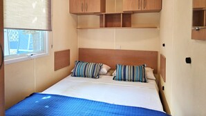 2 bedrooms, bed sheets - Bungalow in Canet de Mar Near Scenic Beach (Canet de Mar)