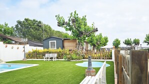 Garden - Bungalow in Canet de Mar Near Scenic Beach (Canet de Mar)