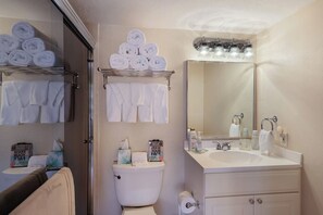 Dusche, Haartrockner, Handtücher