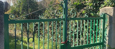 Enceinte de lâhĂ©bergement
