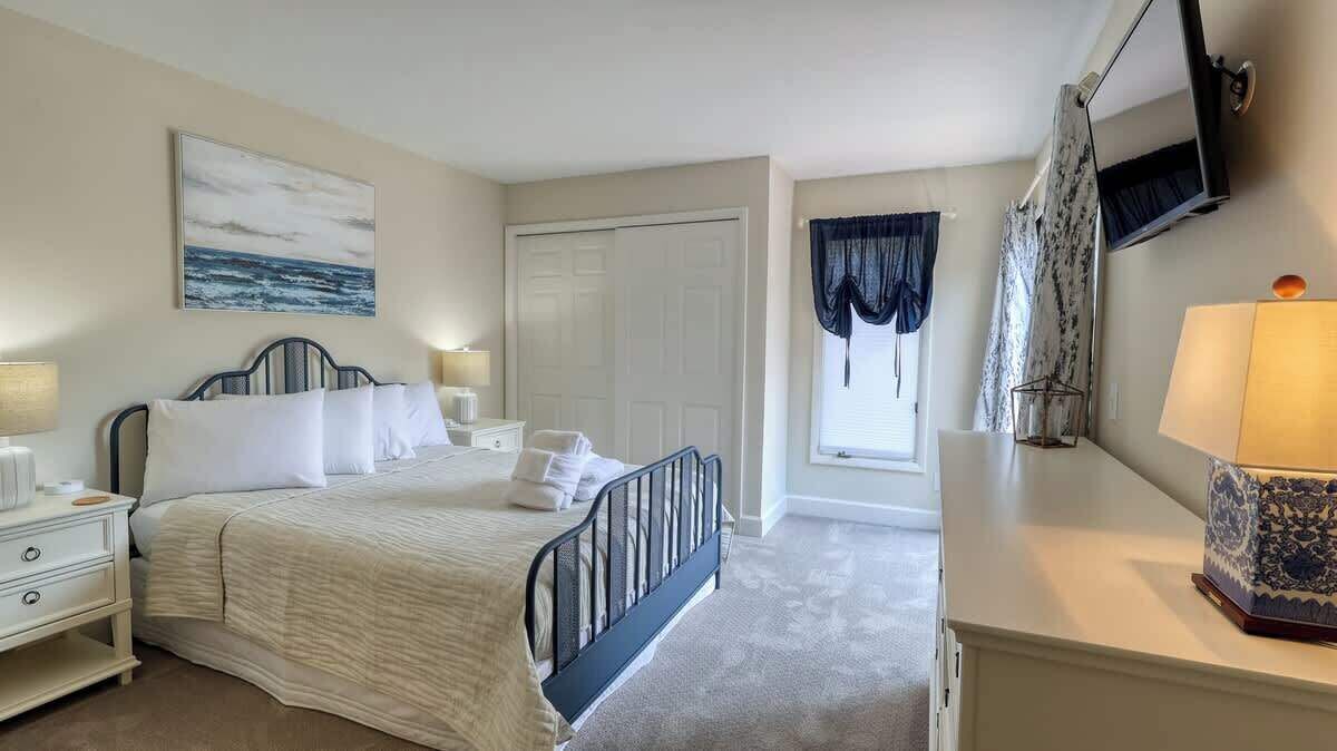3 bedrooms, iron/ironing board, travel crib, free WiFi