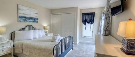 3 bedrooms, iron/ironing board, travel crib, free WiFi