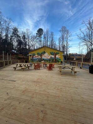 Outdoor dining - Field Trip Unit 16 GeoDome (Travelers Rest)