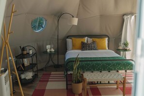 1 bedroom, WiFi, bed sheets - Field Trip Unit 16 GeoDome (Travelers Rest)