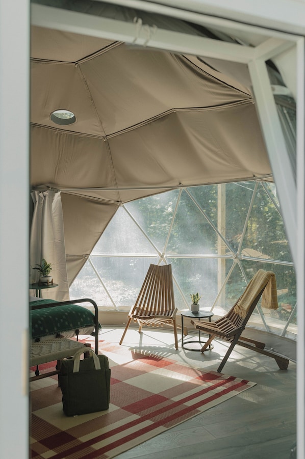 1 bedroom, WiFi, bed sheets - Field Trip Unit 16 GeoDome (Travelers Rest)