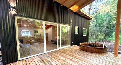 Pewen hut with private "Aldea Molco" water jar