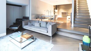 Apartment | Living area - Soho Living 2-Bedroom Apartment in Soho (London)