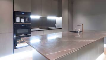 Apartemen | Dapur pribadi | Lemari es, microwave, oven, dan kompor