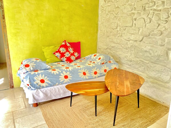 1 habitación, tabla de planchar con plancha, wifi y ropa de cama