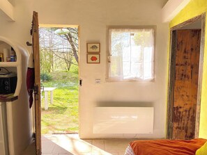 Interior - Magenta - Gîte in a 5000 M2 estate at the foot of the Colorado mountains (Rustrel)