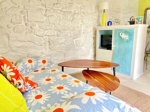 1 habitación, tabla de planchar con plancha, wifi y ropa de cama