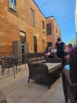 Terrace/patio - Albany Merchants Hotel (Albany)
