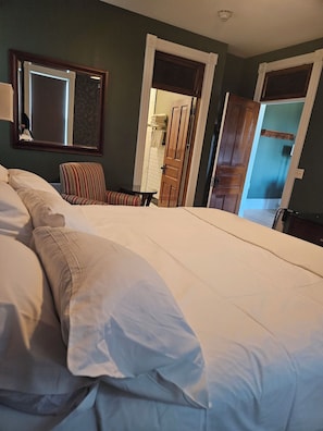 Comfort Suite, 1 King Bed with Sofa bed, Non Smoking, City View, No Pets | Blackout curtains, iron/ironing board, free WiFi - Albany Merchants Hotel (Albany)