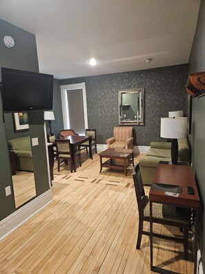 Deluxe-sviitti, tupakointi kielletty, näköala pihalle | Oleskelualue