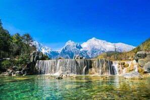 View from property - Nanyou Hotel Lijiang Wangjiang Business Hotel (Lijiang)