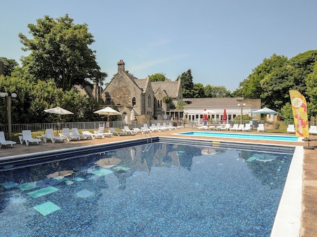 Pool. Satinwood