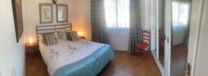 2 bedrooms, iron/ironing board, free WiFi, bed sheets