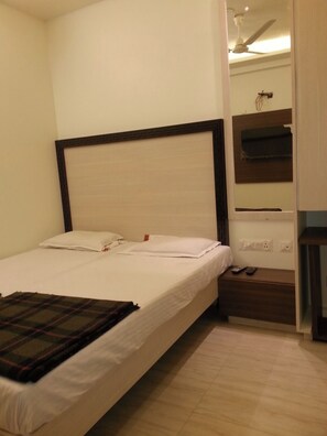 Deluxe Room | Individually furnished, free WiFi - Hotel Pisals (Bhopal)