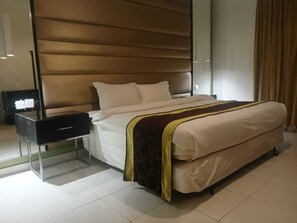 Estudio | Cortinas opacas, tabla de planchar con plancha, wifi gratis