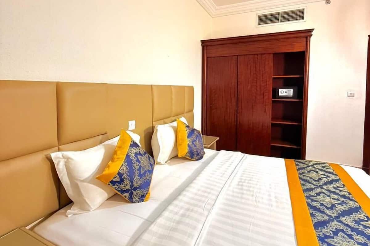 Blackout drapes, iron/ironing board, free WiFi