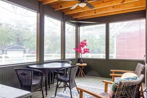 Dining - NEW! Marigold & Poppy - Group-Friendly Douglas Retreat - Central & Walkable (Douglas)