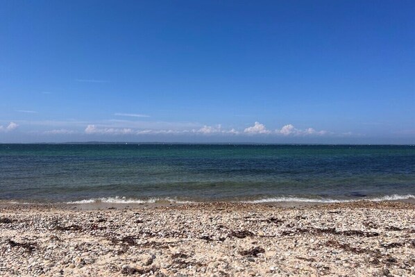 Chaises longues, serviettes de plage