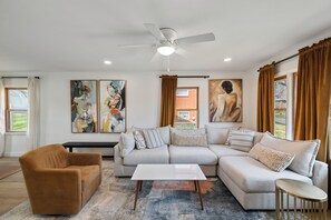 Smart TV, video games - The Mackie - Charming 4-bedroom house with High Speed WiFi in lovely Des Moines (Des Moines)