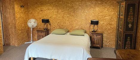 4 bedrooms, iron/ironing board, travel cot, free WiFi