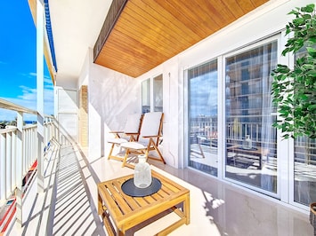 Übernachten Sie in einem stilvollen Ferienhaus mit einem Schlafzimmer in Mar de Cristal, nur wenige Schritte vom Strand entfernt. Mit seinem eleganten, modernen Interieur und der hochwertigen Ausstattung ist es ideal für Paare, die Wert auf Komfort und Bequemlichkeit legen. Buchen Sie noch heute!