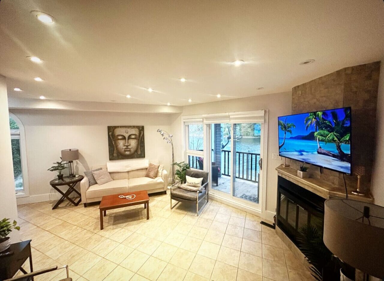 TV, fireplace