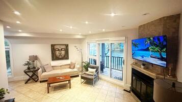 TV, fireplace