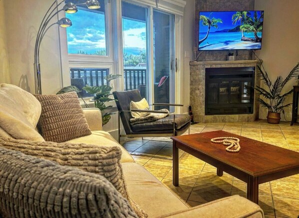 Televisión y chimenea 