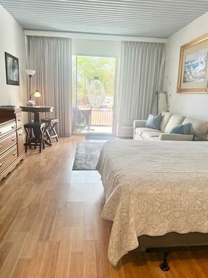 1 bedroom, WiFi, bed sheets - 2nd-row! Fresh Breeze, Q bed, pool view (Myrtle Beach)