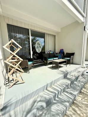 Terrace/patio - 2nd-row! Fresh Breeze, Q bed, pool view (Myrtle Beach)