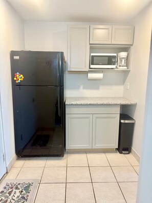 微波爐、咖啡機/沖茶器、多士爐、廚房用具/餐具/器皿