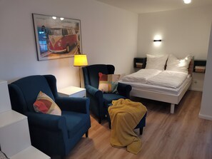 1 bedroom, travel cot, WiFi, bed sheets