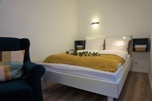 1 bedroom, travel cot, WiFi, bed sheets