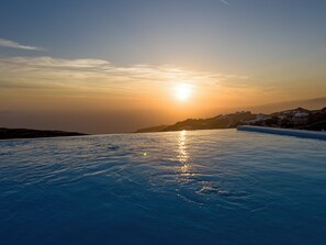 Seasonal outdoor pool, pool loungers - Villa Prive 88 Mykonos (Mykonos)