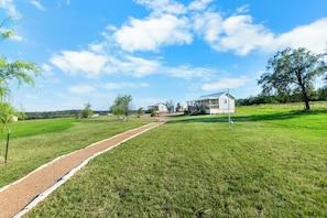 Property grounds - Hot Tub, Firepit, Pickleball, Luxury King Suite-Wine Trail (Fredericksburg)
