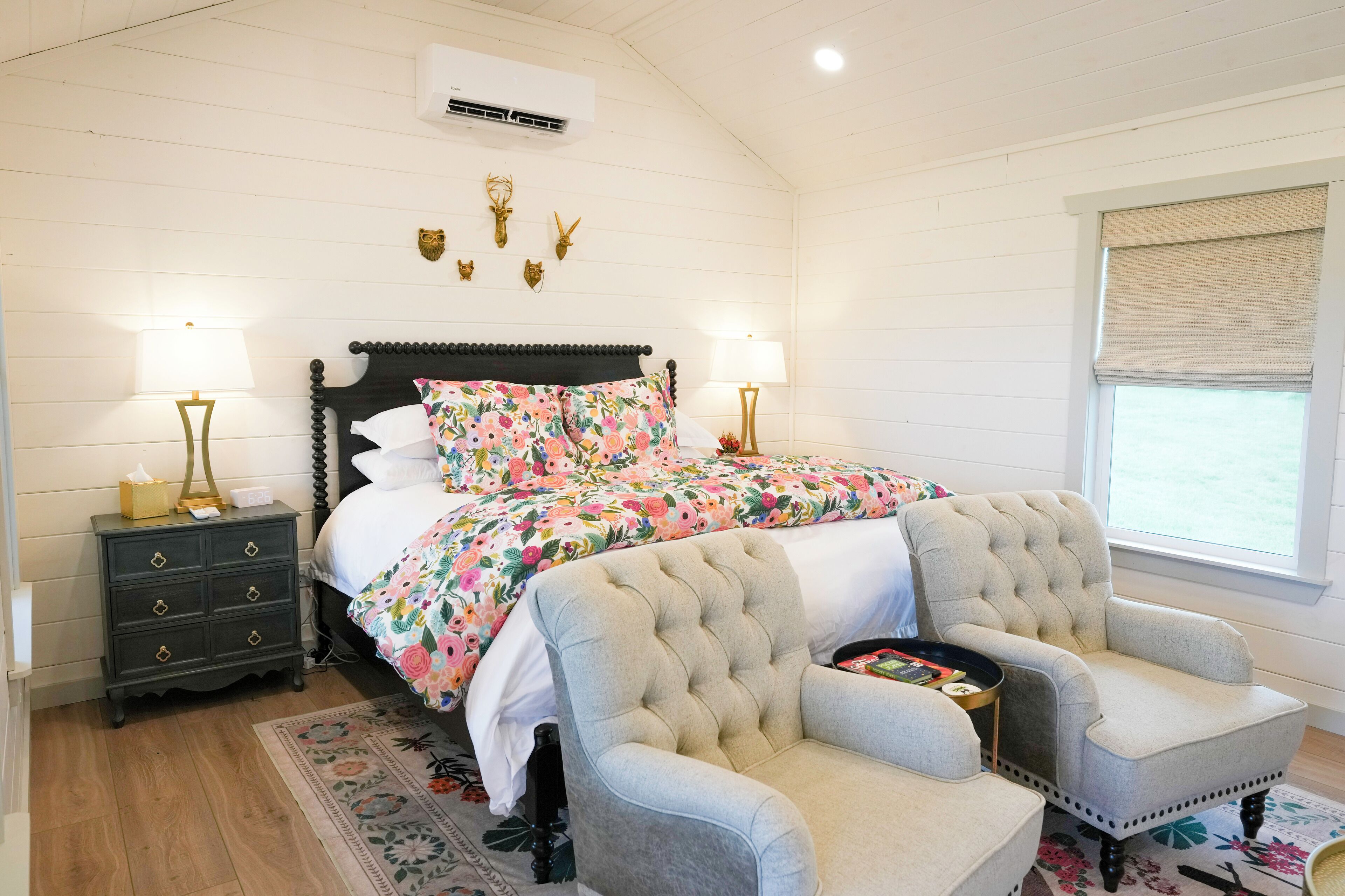 1 habitación, tabla de planchar con plancha, wifi gratis y ropa de cama 