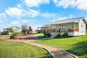 Exterior - 3 cottages each with private hot tub and firepit in the heart of wine country (Fredericksburg)