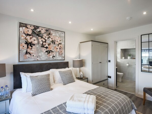 6 chambres, Wi-Fi gratuit, draps fournis