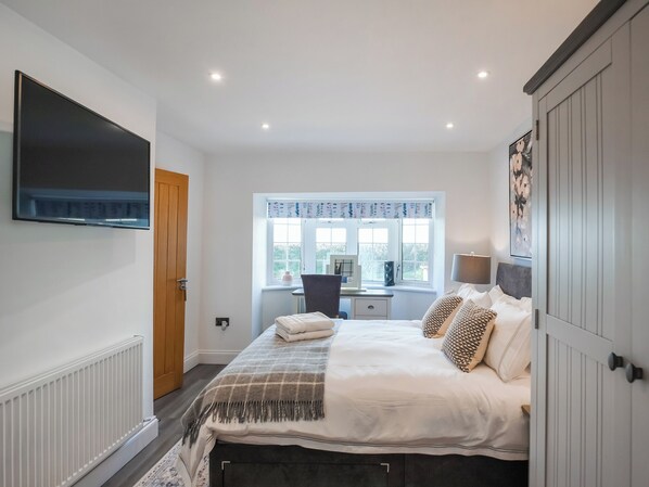 6 bedrooms, free WiFi, bed sheets