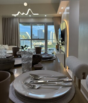 Dining - Panoramic Landscape and Seaview, 2BR, Near Airport, Beside the Bay - 25 (Paranaque)